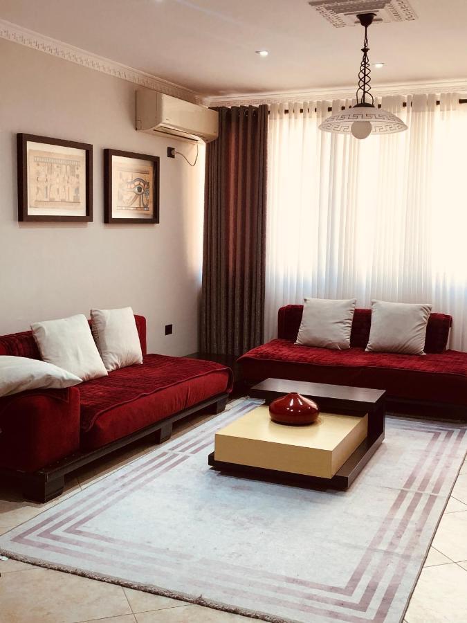 Laureta Central Apartment Тирана Екстер'єр фото
