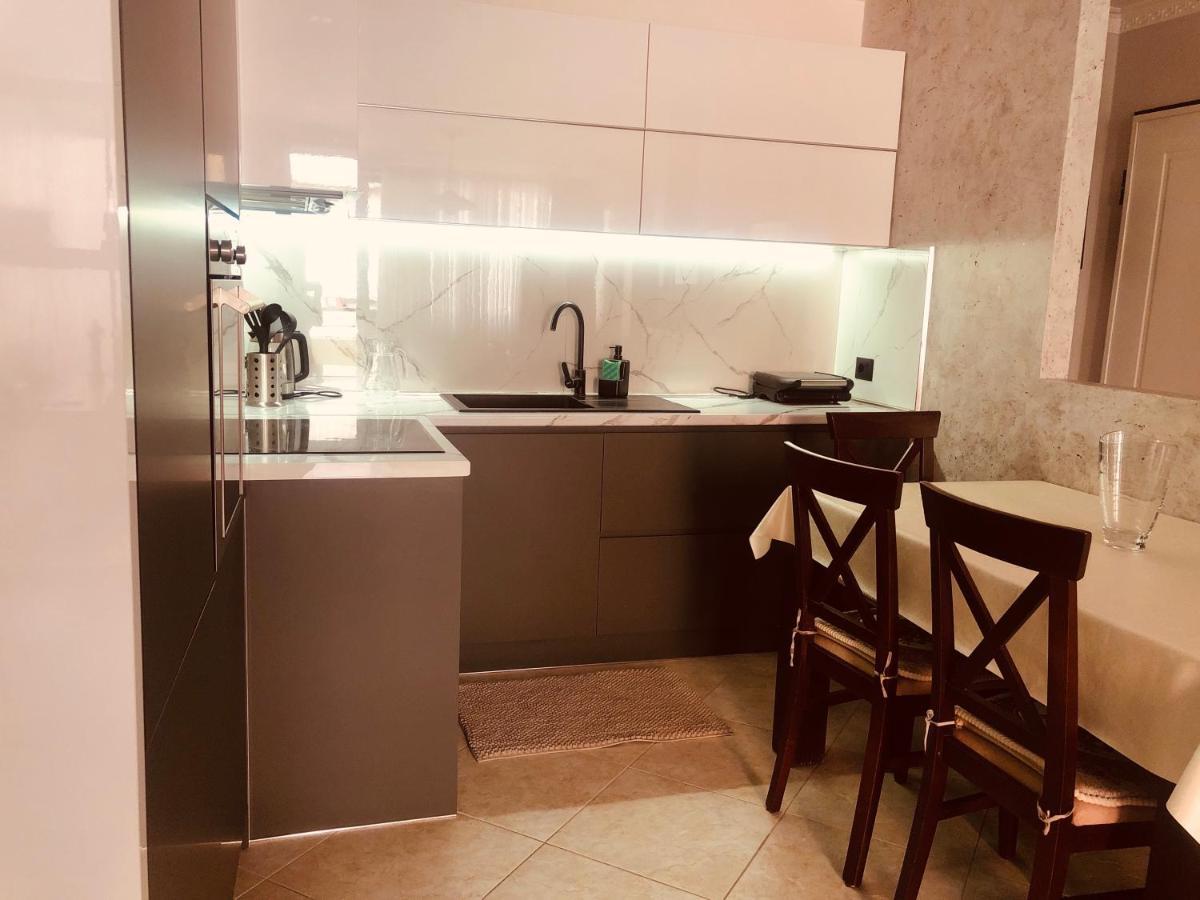 Laureta Central Apartment Тирана Екстер'єр фото