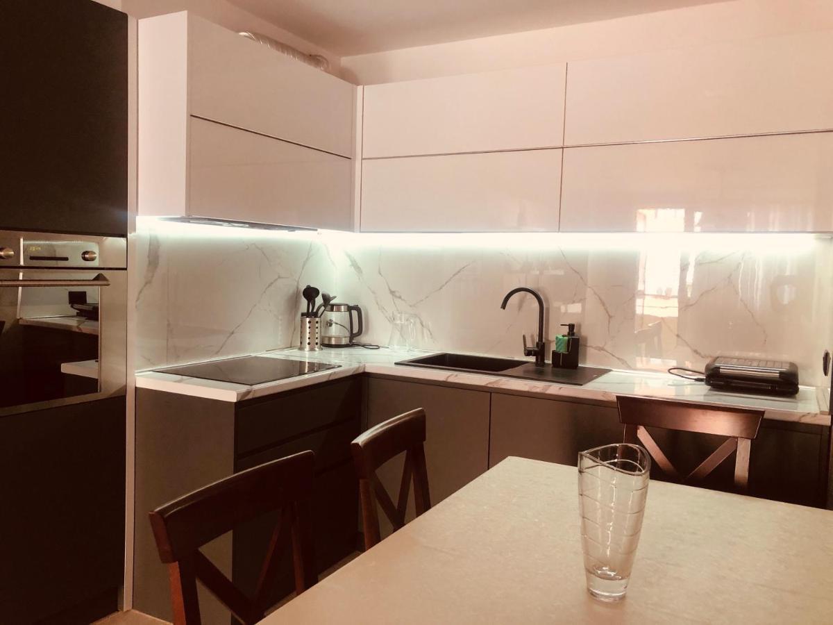 Laureta Central Apartment Тирана Екстер'єр фото