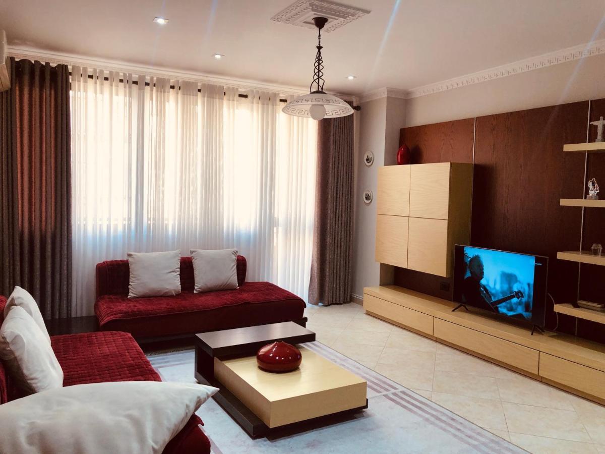 Laureta Central Apartment Тирана Екстер'єр фото