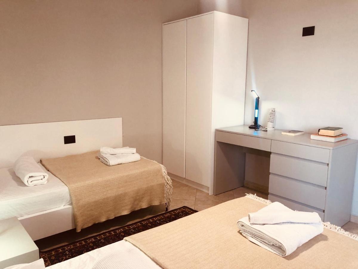 Laureta Central Apartment Тирана Екстер'єр фото