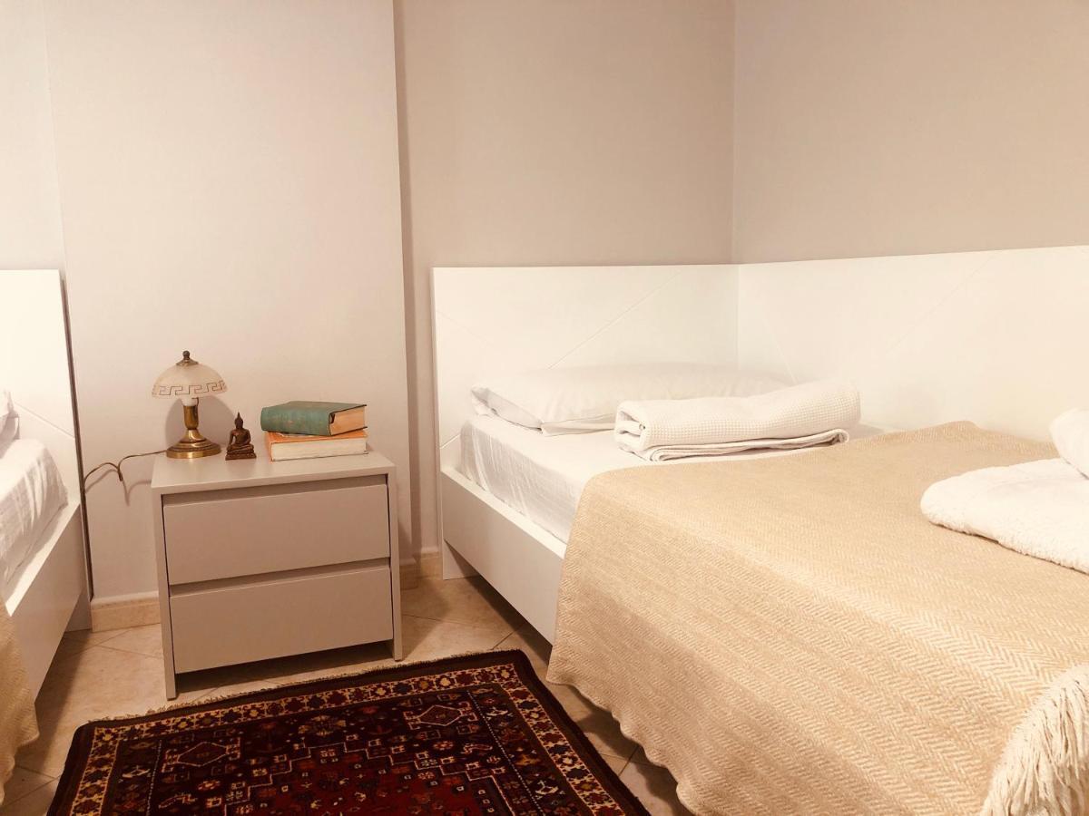 Laureta Central Apartment Тирана Екстер'єр фото