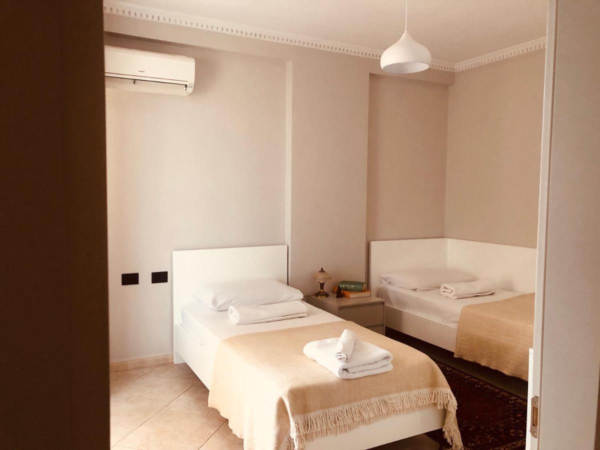 Laureta Central Apartment Тирана Екстер'єр фото