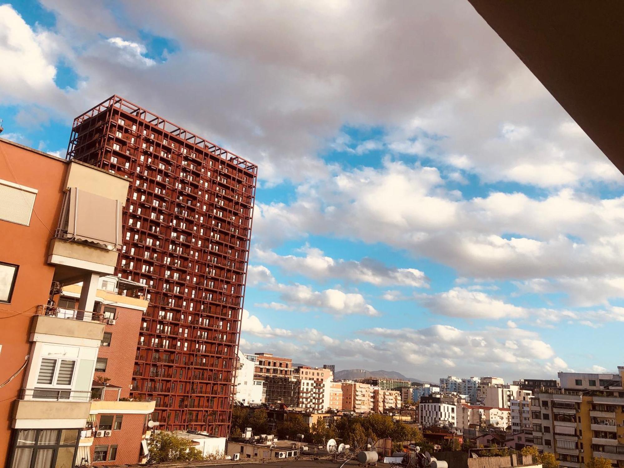 Laureta Central Apartment Тирана Екстер'єр фото